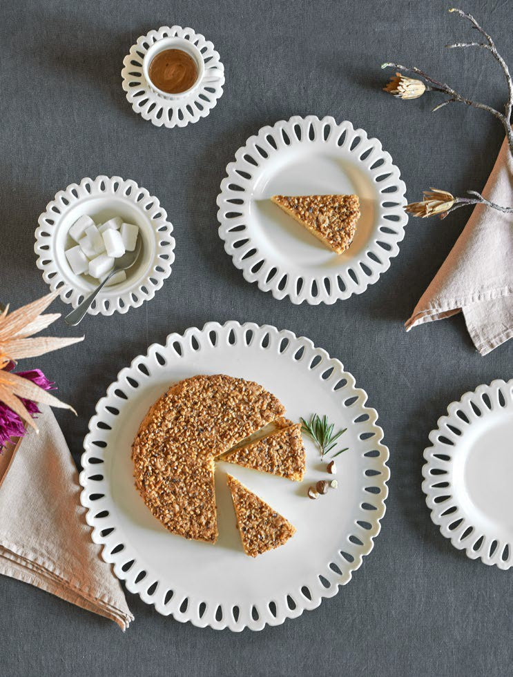 La tazzina da caffè Giulietta è un set esclusivo composto da 6 pezzi realizzati con pregiata porcellana bianca traforata. In negozio e online su tuttochic.it