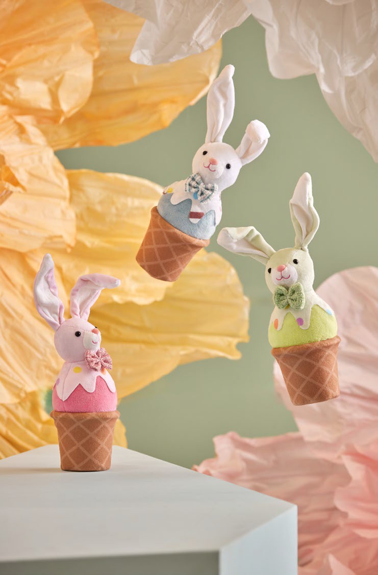 Il perfetto addobbo pasquale con Decoro Gelato Coniglio. Colori: Azzurro/bianco - Rosa mix - Verde mix Dimensioni: cm Ø 9 x h 29. In negozio e online su tuttochic.it