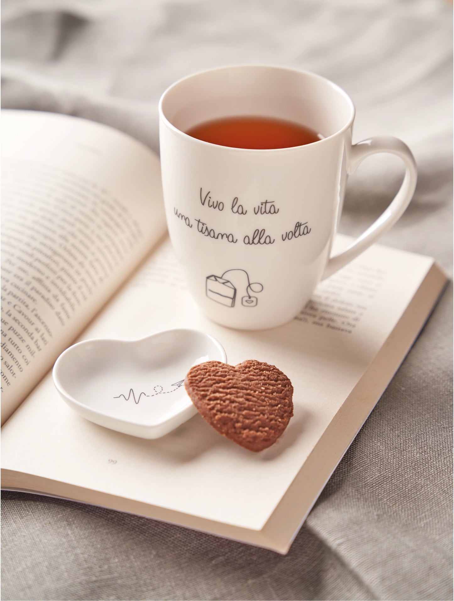 Mug in porcellana bianca decorata. Capacità 450 ml. In negozio e online su tuttochic.it