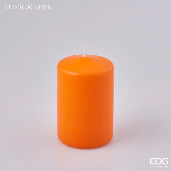 Questa candela Moccolo è realizzata in cera arancio di alta qualità Dimensioni: ø 8 cm, h 12 cm- Durata 52 ore -Peso 440 gr. In negozio e online su tuttochic.it