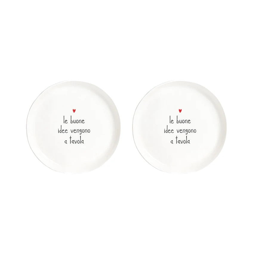 Set di 2 piatti dessert in gres porcellanato, resistenti e decorati con una frase divertente. lavabili in lavastoviglie Dimensioni: cm Ø 21 x h 2,5. In negozio e online su tuttochic.it