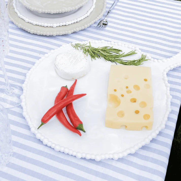 Tagliere Piccolo in melamina dell'innovativa collezione Joke. Tonalità pastello e caratteristico bordo rivestito di micro sfere ornamentali fanno della linea in melamina un ottimo alleato per la tavola. Dimensioni: Ø 32 cm / h 2 cm. Lavabile in Lavastoviglie. No microonde. In negozio e online su tuttochic.it