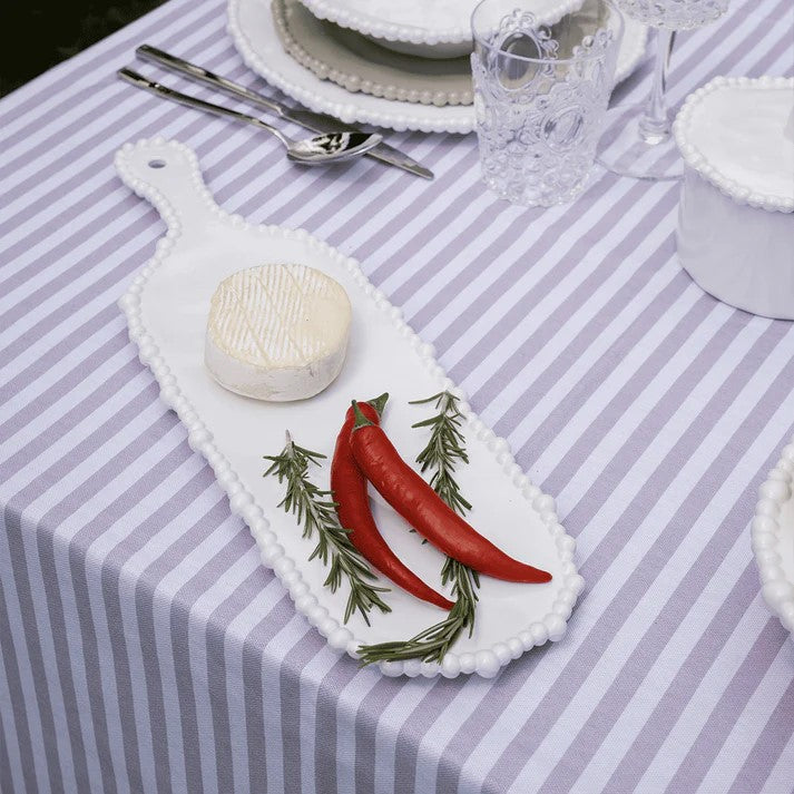 Tagliere Medio in melamina dell'innovativa collezione Joke. Tonalità pastello e caratteristico bordo rivestito di micro sfere ornamentali fanno della linea in melamina un ottimo alleato per la tavola. Dimensioni: 45 x 13.5 cm. Lavabile in Lavastoviglie. No microonde. In negozio e online su tuttochic.it