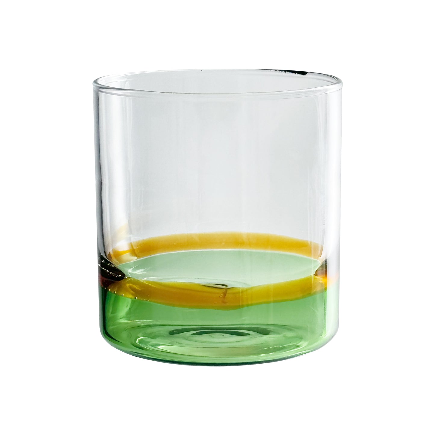 Set di 6 bicchieri in vetro borosilicato incontra il colore di brand in una collezione dalle linee decise. Capacità: 350 ml. In negozio e online su tuttochic.it