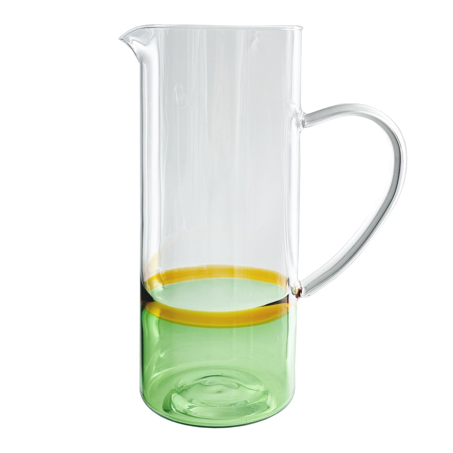 Brocca in vetro borosilicato incontra il colore di brand in una collezione dalle linee decise. Capacità: 1,2 litri. In negozio e online su tuttochic.it