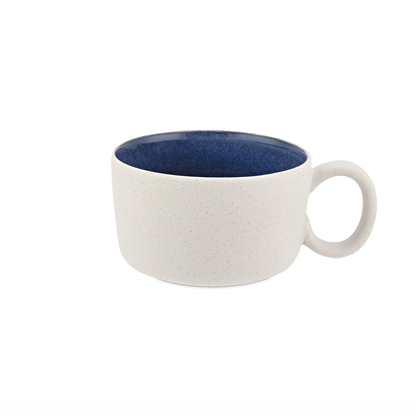 Questa tazza per la colazione, in elegante gres porcellanato, Capacità: 450 ml - dimensioni: cm 15 x 7 h In negozio e online su tuttochic.it