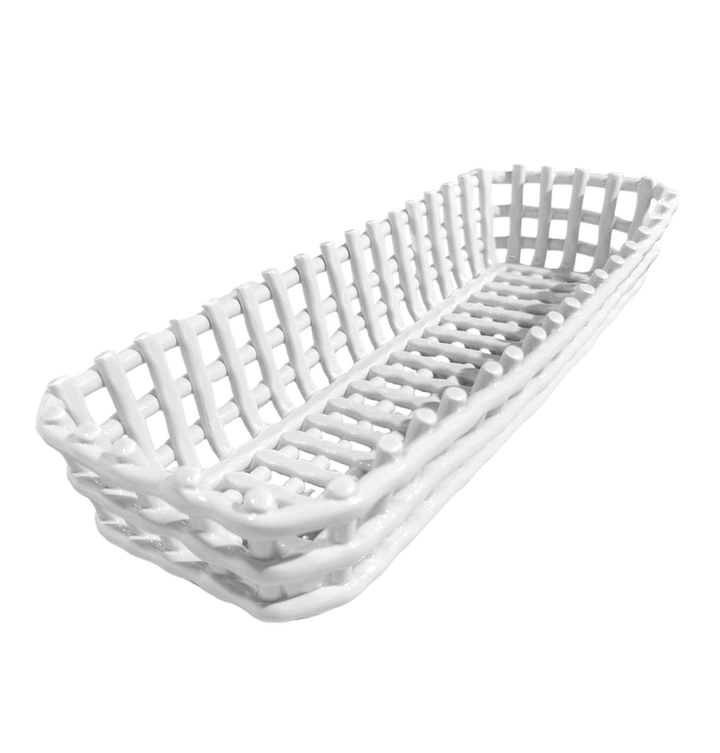 Cestino in porcellana fatto a mano di colore bianco. "Collezione Catturata" di Rituali domestici Dimensioni: 40 x 12 x 8 h cm. In negozio e online su tuttochic.it
