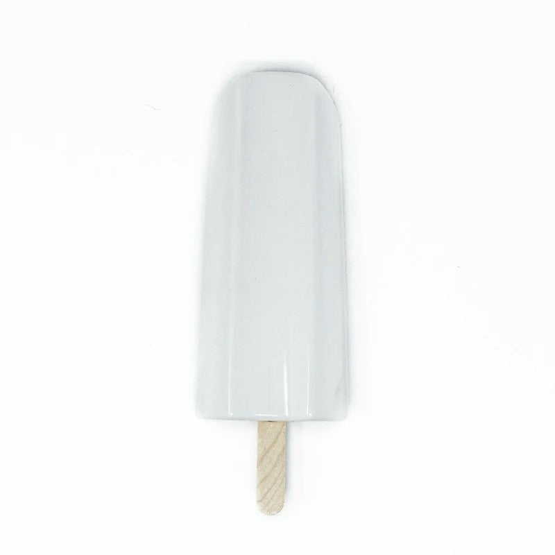 Gli umidificatori da termosifone “Ghiacciolo” pensati per essere appesi ai termosifoni di ogni stanza e possono essere lasciati lì tutto l’anno come elemento decorativo. Peso: 400 gr Dimensioni: 29 x 9 x 5 cm Utilizzo: umidificatore per termosifone, decorazione da parete. In negozio e online su tuttochic.it