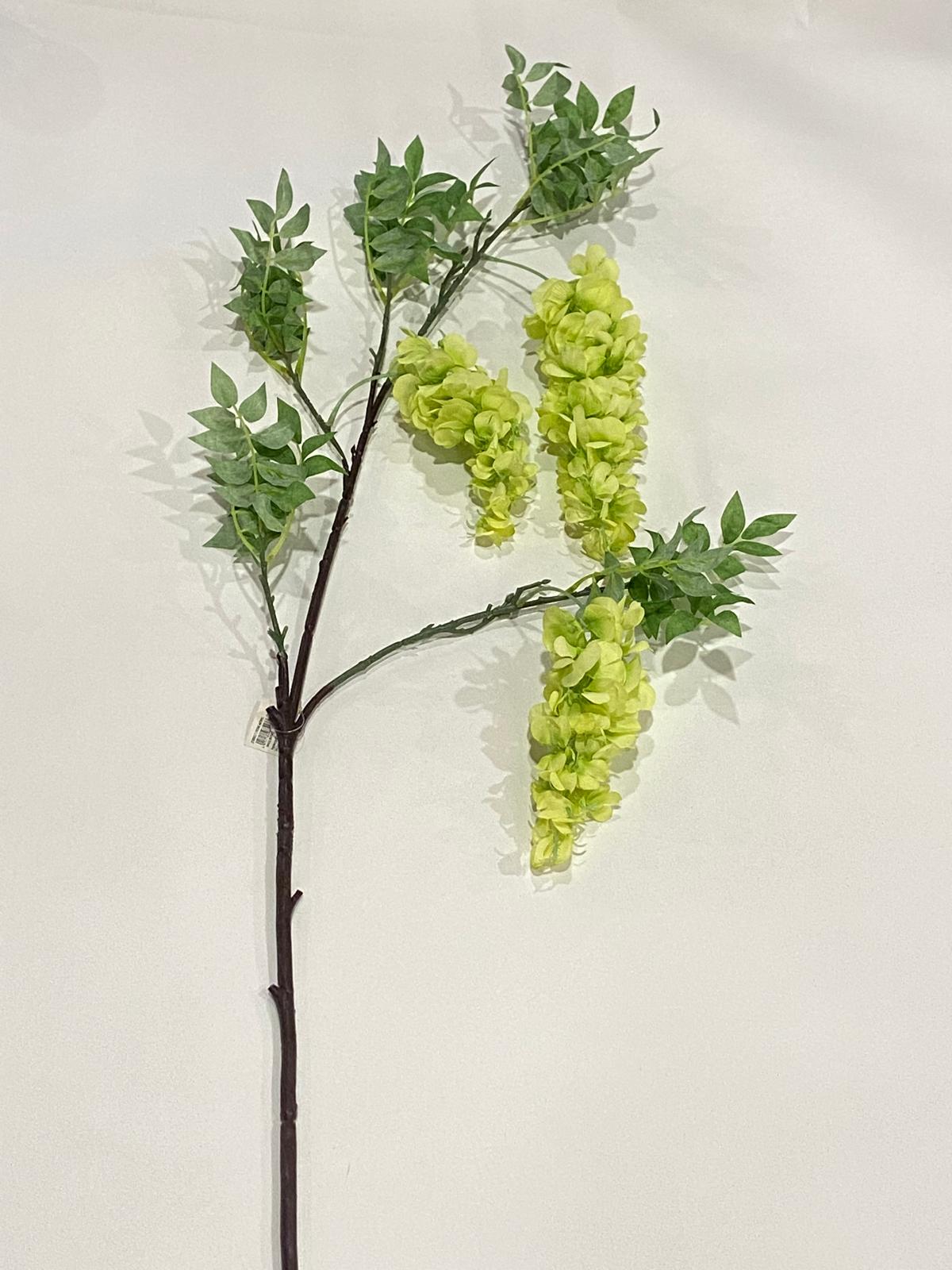 Glicine verde è perfetto per aggiungere un tocco di natura alla tua casa senza l'incombenza di doverlo curare! Con un ramo in plastica resistente e petali e foglie in tessuto realistici Dimensioni: cm 112. In negozio e online su tuttochic.it