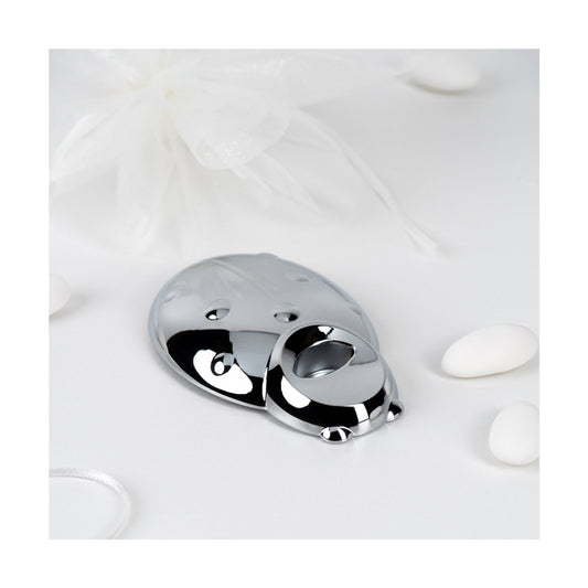 Gioia, pulizia, correttezza, bontà e amore sono gli elementi legati alla coccinella, l'insetto portafortuna per eccellenza, un apribottiglie elegante e raffinato; un oggetto insolito. Realizzato in zama, di colore acciaio. Dimensioni: 9 x 6 cm. Si consiglia di lavare a mano. In negozio e online su tutttochic.it