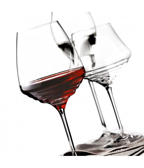 Set di 2 calici per distillati e passiti in vetro sonoro superiore senza piombo. Dimensioni: Ø 10 x h 21 cm Capacità: 35 cl. In negozio e online su tuttochic.it