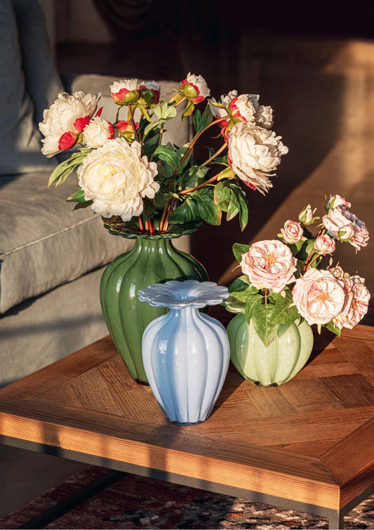 Vaso portafiori in vetro. Dimensioni: cm Ø 21x32 h - Colore verde bosco. In negozio e online su tuttochic.it