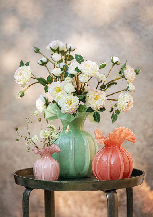 Vaso portafiori in vetro. Dimensioni: cm Ø 8,5x12h - Colore rosa. In negozio e online su tuttochic.it