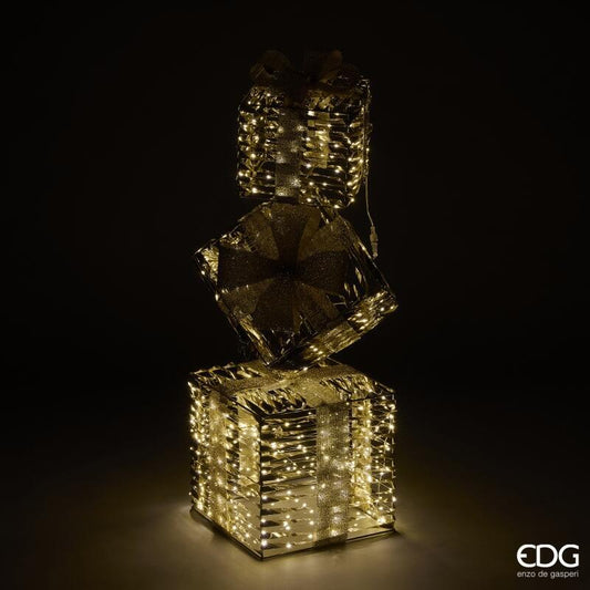 Decoro natalizio a forma di pacco regalo con 600 microled luce calda, timer e luci fisse. Firmato EDG. Ideale per interni, vetrine ed eventi natalizi. tuttochic.it