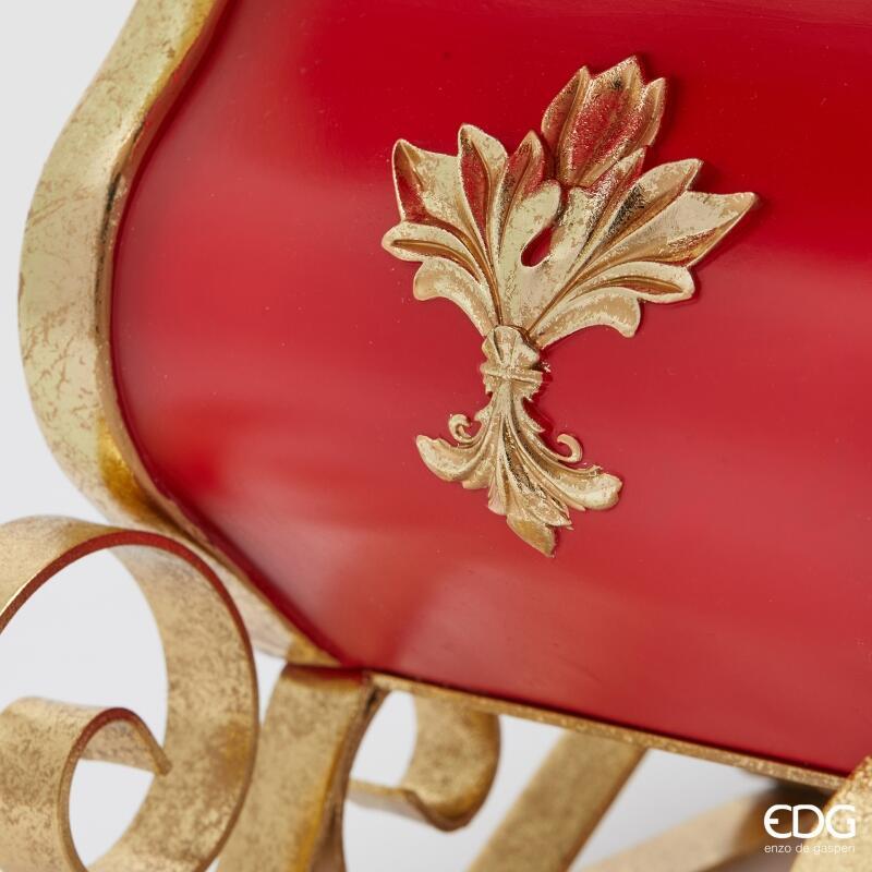 Base slitta firmata EDG Realizzata in poliresina decorata di alta qualità, Adatto per alberi di Natale slim fino a 180 cm di altezza. In negozio e online su tuttochic.it