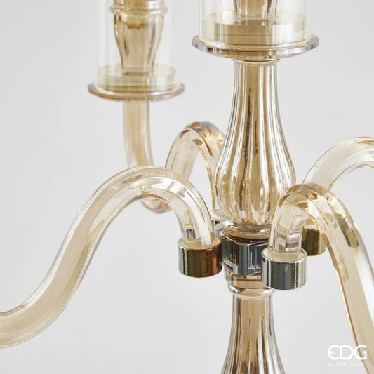 portacandele Crystal Sinuoso in cristallo color ambra, questo elegante portacandele è dotato di supporti cilindrici per candele in vetro trasparente. Dimensioni: cm Ø 43 x h 81. In negozio e online su tuttochic.it