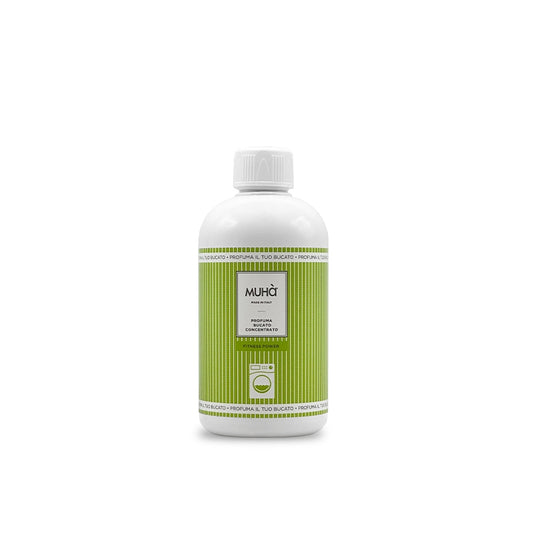 Prodotto profuma bucato concentrato da 400 ml. Info sulla fragranza FITNESS POWER  Fragranza corposa fruttata e fresca indicata per profumare i capi sportivi neutralizzando i cattivi odori grazie alla molecola anti-odore. Lascia ai tuoi capi gradevoli profumi di mela verde, ecc. In negozio e online su tuttochic.it