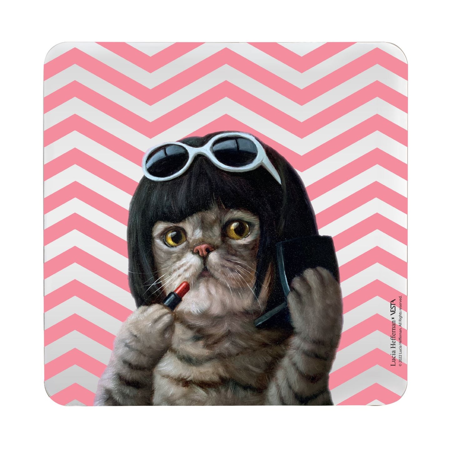 Specchio in cristallo acrilico, decorato con le ironiche immagini della collezione Lucia Heffernan. Dimensioni: cm 30 x 30 spessore 8 mm. In negozio e online su tuttochic.it