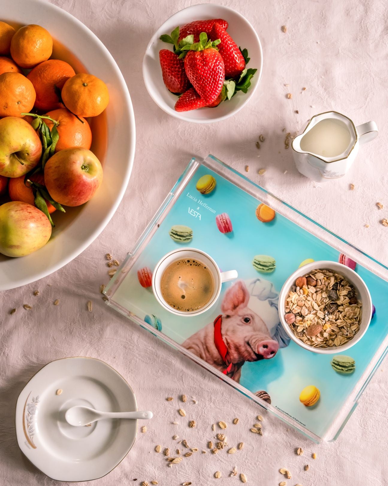 Vassoio in cristallo acrilico con decorazione retrospampata " Baker's dream" Dimensioni: cm 32 x 22 x 3,5 h, spessore 5 mm. In negozio e online su tuttochic.it