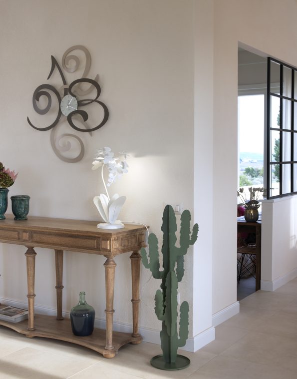 Orologio da parete in metallo in diverse combinazioni di colore Dimensioni: 80 x 93 H Arti & Mestieri. In negozio e online su tuttochic.it