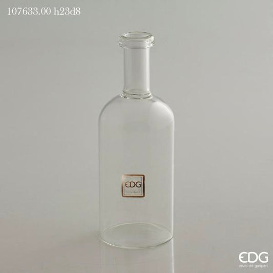 Vaso bottiglia in vetro trasparente. Ideale come vaso monofiore o ampolla per profumi ambiente. Dimensioni: cm ø 8 x h 23 (diametro collo cm 3). In negozio e online su tuttochic.it