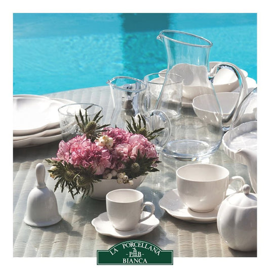 Set di 6 tazze da tè con piattino in porcellana bianca. Dimensioni: 200 cc Lavabile in lavastoviglie Utilizzabile in microonde Utilizzabile in forno tradizionale. In negozio e online su tuttochic.it