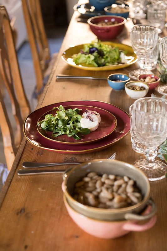 Piatto fondo di colore arancione della linea Concerto. L’apparecchiatura è bellissima tono su tono o nei diversi abbinamenti di colore. Materiale: Stoneware Dimensioni: Ø 21 cm Lavabile in lavastoviglie Utilizzabile in microonde Non Utilizzabile in forno tradizionale. In negozio e online su tuttochic.it