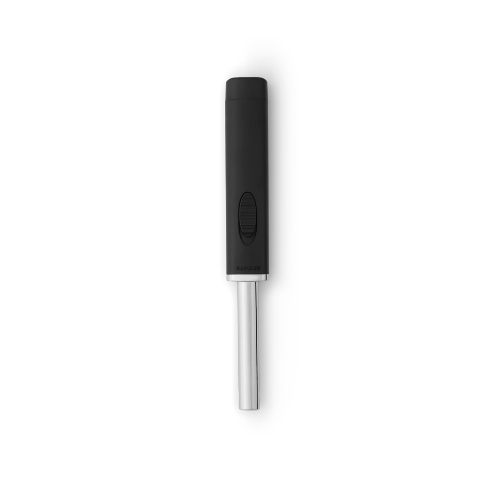 L'accendigas di Brabantia è perfetto in cucina e può essere utilizzato anche per accendere candele, sigarette e caminetti. Può essere facilmente ricaricato con un normale gas per accendini. Dimensioni Altezza: 2,2 cm Lunghezza: 23cmLarghezza : 3 cm Peso: 0,079. In negozio e online su tuttochic.it