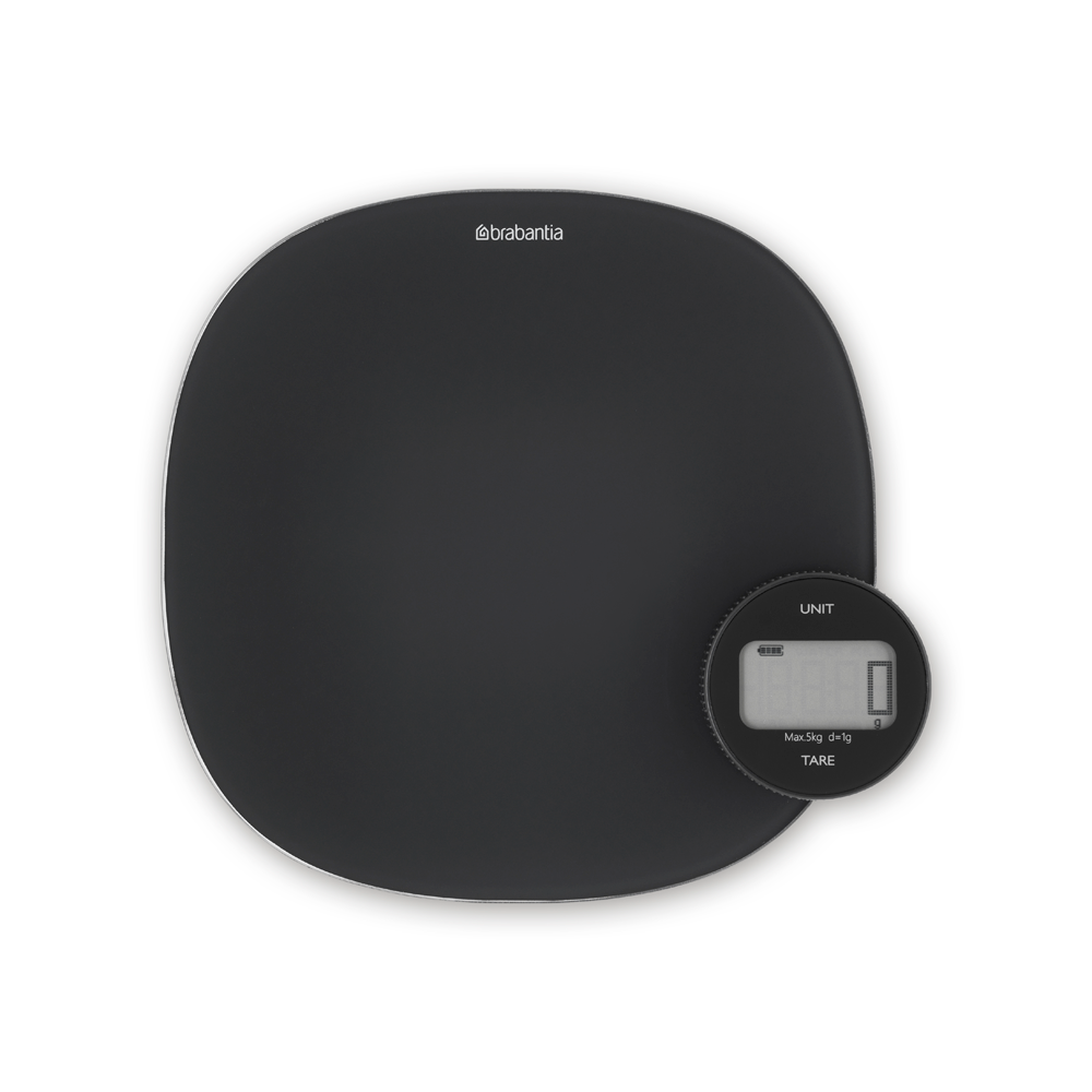 Bilancia da cucina digitale Tasty+. Un intelligente aiutante in cucina che pesa qualsiasi alimento da 5 grammi a 5 chili. È dotata di una dinamo che si ricarica ruotando la manopola, quindi non sono necessarie le batterie. Facile da pulire e rispettosa dell'ambiente. In negozio e online su tuttochic.it