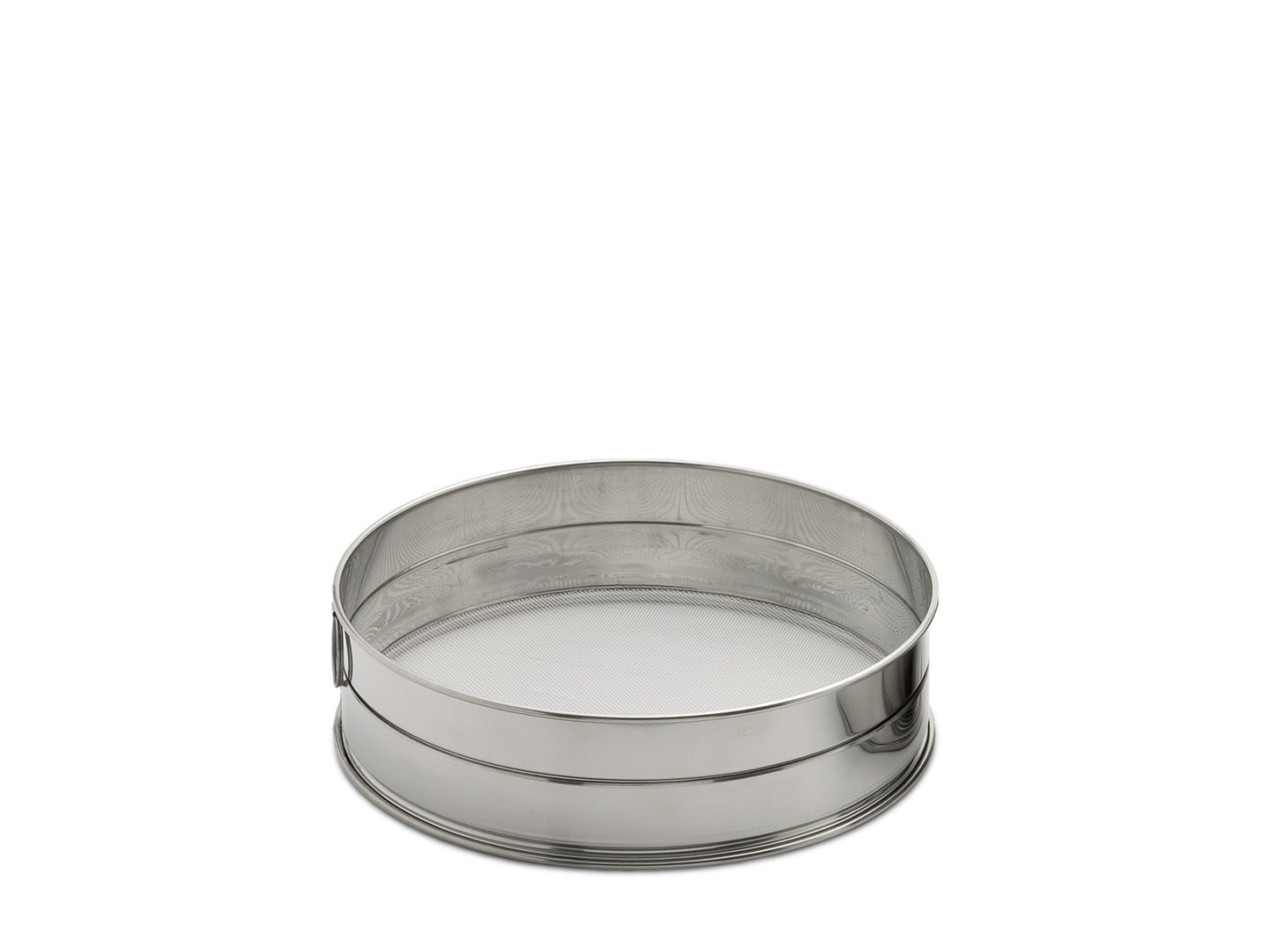 Setaccio per farina in acciaio inox diametro cm 25. Dimensione maglia 1,5 mm. In negozio e online su tuttochic.it