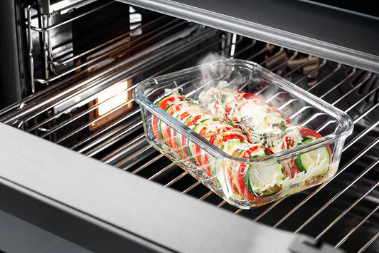 Contenitore per alimenti MILO resiste al calore fino a 300 gradi e al freddo fino a -20. non riscaldare il coperchio volume di riempimento 600 ml adatto per forno e microonde L 17,7 cm, P 13,0 cm, H 5,9 cm vetro borosilicato, acciaio inossidabile di alta qualità, plastica, silicone. negozio e online su tutttochic.it