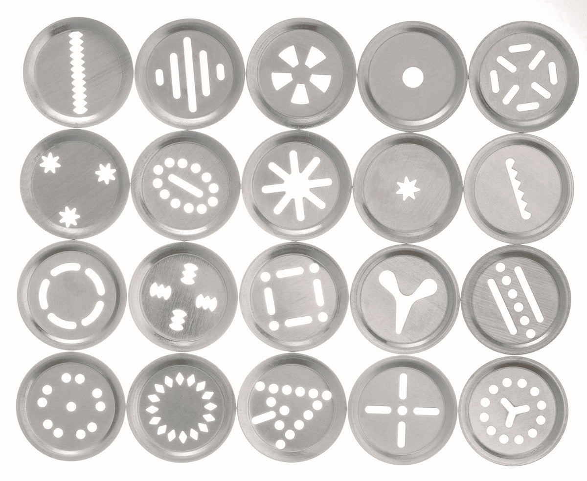 Per preparare i biscotti divertendosi: lo sparabiscotti porziona l'impasto con precisione grazie alla possibilità di regolare la quantità. Dettagli: Accessori: 20 dischi perforati a motivo in alluminio L 26,5 cm, P 15,5 cm, H 5,4 cm Alluminio / plastica. In negozio e online su tuttochic.it