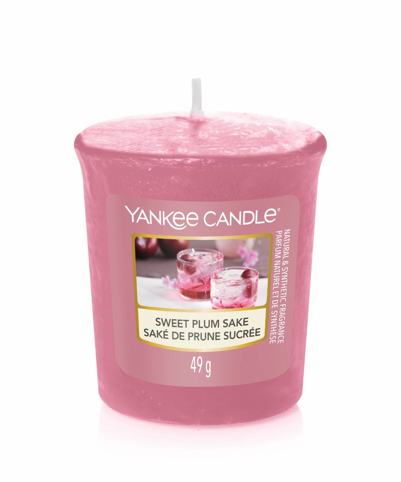Le candele votive sampler sono perfette per creare un mix di fragranze Sweet Plum Sake Concludete la perfetta giornata di festeggiamenti con un bicchiere di sake: delicati aromi che evocano la dolce prugna si combinano con invitanti note ispirate al lampone e al vino di riso. In negozio e online su tuttochic.it