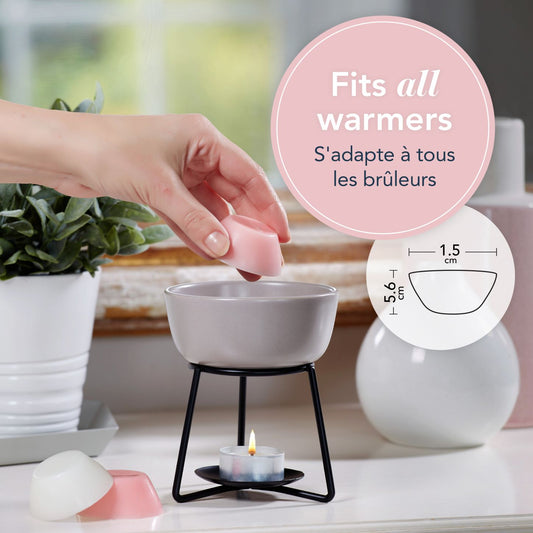 Collocate la tart di cera in un bruciatore per tart e accendete una Tea Light non profumata sotto. Man mano che la cera si scioglie, inizia a esalare il profumo. Ogni Tart da 22 gr. garantisce fino a 8 ore di profumazione. Dimensioni: 5.6cm x 1.5cm. In negozio e online su tuttochic.it