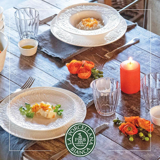 Confezione di 6 piatti fondi in porcellana lavorata di colore bianco. Il piatto Bosco è perfetto per la tavola della colazione, per il pranzo o la cena con gli amici. Dimensioni singolo piatto: diametro cm 23 x 4 h. Utilizzabile in forno a microonde e lavastoviglie. In negozio e online su tuttochic.it