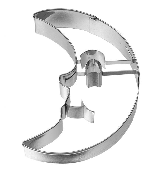 Tagliabiscotti Luna, con goffratura interna, in acciaio inox 8 cm, lavabile in lavastoviglie. Hai mai decorato il tuo albero di Natale con i tagliabiscotti? No? È giunto il momento! Attacca un nastro decorativo al tagliabiscotti e appendi le forme all'albero. In negozio e online su tuttochic.it