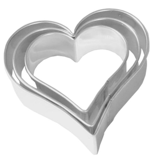 Tagliabiscotti Cuore set 3 pezzi, in acciaio inox cm 6,5-5,5-4 , lavabile in lavastoviglie. I nostri tagliabiscotti possono essere utilizzati anche per pane, burro, formaggio, salsiccia, frutta... In questo modo puoi potenziare ogni buffet e ogni pausa pranzo. In negozio e online su tuttochic.it