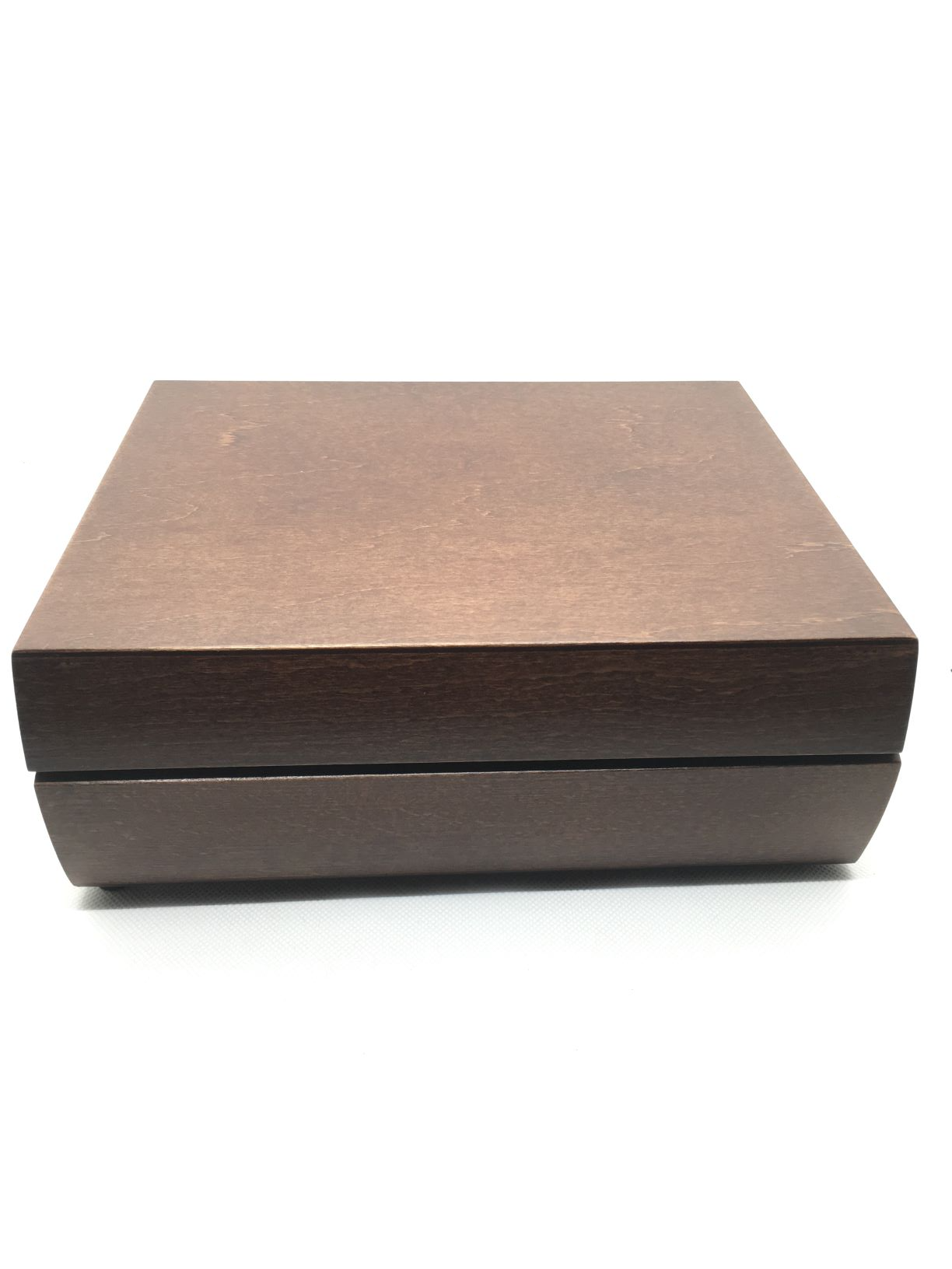 Telefono decorativo in scatola realizzato in legno e particolari in ottone brunito. Fatto in Italia da Sitel. Telefono omologato dall'Istituto Superiore Poste e Telegrafi - TLC Dimensioni: (chiuso) cm 24 x 20 x 9 h. In negozio e online su tuttochic.it