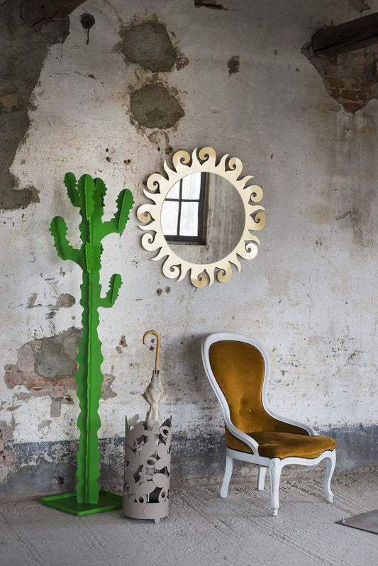 Porta ombrelli in metallo verniciato di colore beige (tortora). Dimensione: diametro cm. 25 x 55H. In negozio e online su tuttochic.it