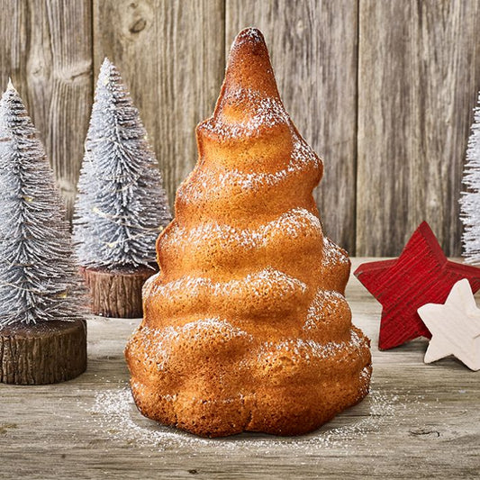 Stampo per abete tridimensionale in alluminio con antiaderente di alta qualità per la cottura in forno. Lo stampo contiene circa 750 ml e realizza un dolce di cm 13 di base e cm 19 di altezza. In negozio e online su tuttochic.it