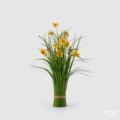 Fascio di fiori gialli Festuca. Fiorellini in tessuto, foglie in plastica. Dimensioni : altezza cm. 48, larghezza cm. 35. In negozio e online su tuttochic.it