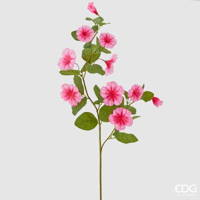 Ramo di Petunia Eden fuxia artificiale cm. 100. Fiori artificiali che sembrano veri, ideali per abbellire qualsiasi ambiente. In negozio e online su tuttochic.it