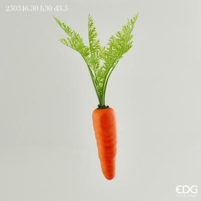 Carota artificiale decorativa, ideale per creare decorazioni varie. Dimensioni: cm 4 x 30 h