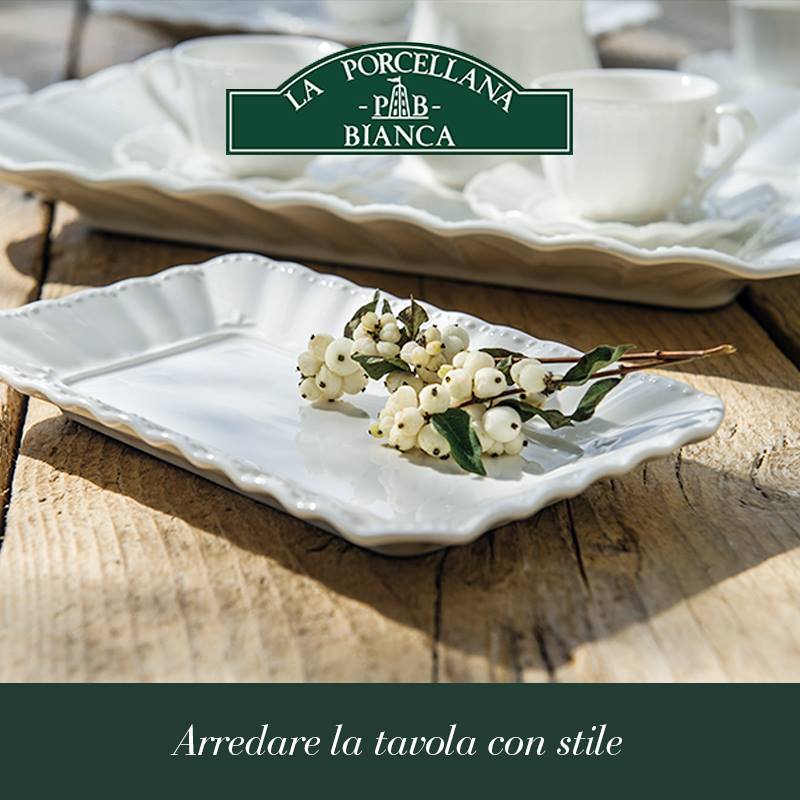 Vassoio rettangolare da portata in porcellana bianca lavorata cm. 31 x 22. Lavabile in lavastoviglie Utilizzabile in microonde. In negozio e online su tuttochic.it