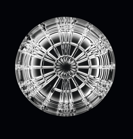 Set di 4 bicchieri whisky/cocktail in vetro cristallino. Il bicchiere Double Old Fashioned è ideale per cocktail composti da grandi quantità di liquido servito con ghiaccio, grazie ad una maggiore capacità. Dimensioni: mm ø 86 x 100 h - Capacità: 368 ml. Lavabile in lavastoviglie. In negozio e online su tuttochic.it