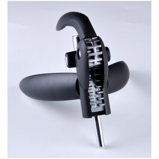 Cavatappi automatico a leva in metallo e plastica di colore nero. Include nella confezione un vite senzafine di ricambio e un tagliacapsule. Dimensioni: cm 23,5 x 19,5 x 7. In negozio e online su tuttochic.it