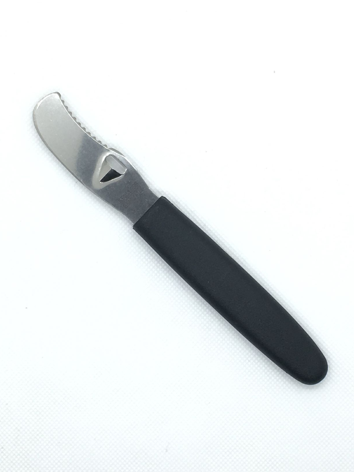 Coltello per sbucciare le arance e con incisore per ottenere strisce o spirali di buccia. In acciaio inox e manico in polipropilene atossico, perfettamente igienico. Lavabile in lavastoviglie Dimensioni: totali cm 16,5 x 2 - solo acciaio cm 6,5 x 2