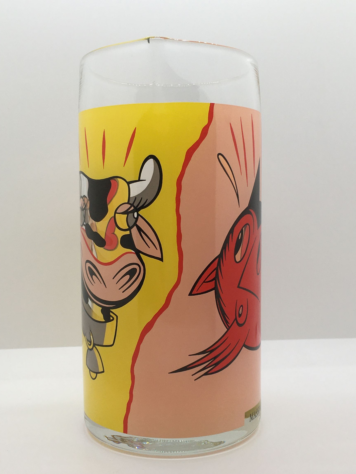 Caraffa in vetro progettata da Massimo Giacon con decoro "Cow Cow" di Ritzenhoff. Capacità: lt 1 Dimensioni massime: cm 17 x 20 h