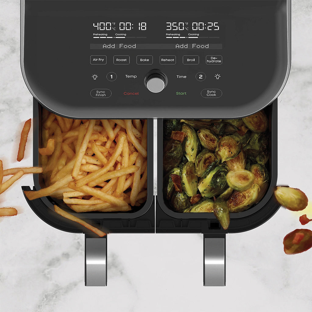 Friggitrice ad aria multifunzione con due cestelli in grado di: friggere, cuocere, arrostire, riscaldare, disidratare e grigliare. Uno strumento versatile per una cucina sana, con poche calorie e con il 95% di olio in meno. Cucina fino a 8 porzioni è perfetta per famiglie numerose. In negozio e online su tuttochic.it