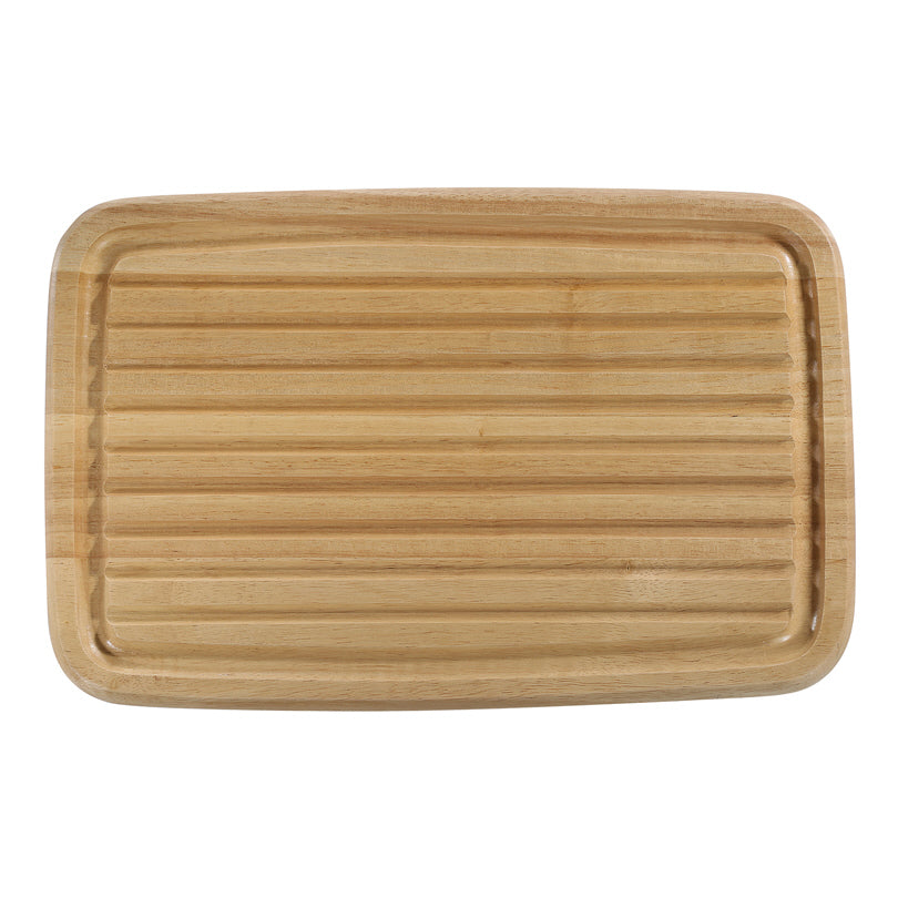 Tagliere lavorato a mano di alta qualitá. Realizzato in legno dell'albero della gomma, coltivato in modo sostenibile (foreste gestite). Pulire il tagliere solo con un panno umido e lasciarlo asciugare bene. Non metterlo a bagno. Non adatto per lavastoviglie. Dimensioni: cm 42 x 27,5. In negozio e online su tuttochic.it